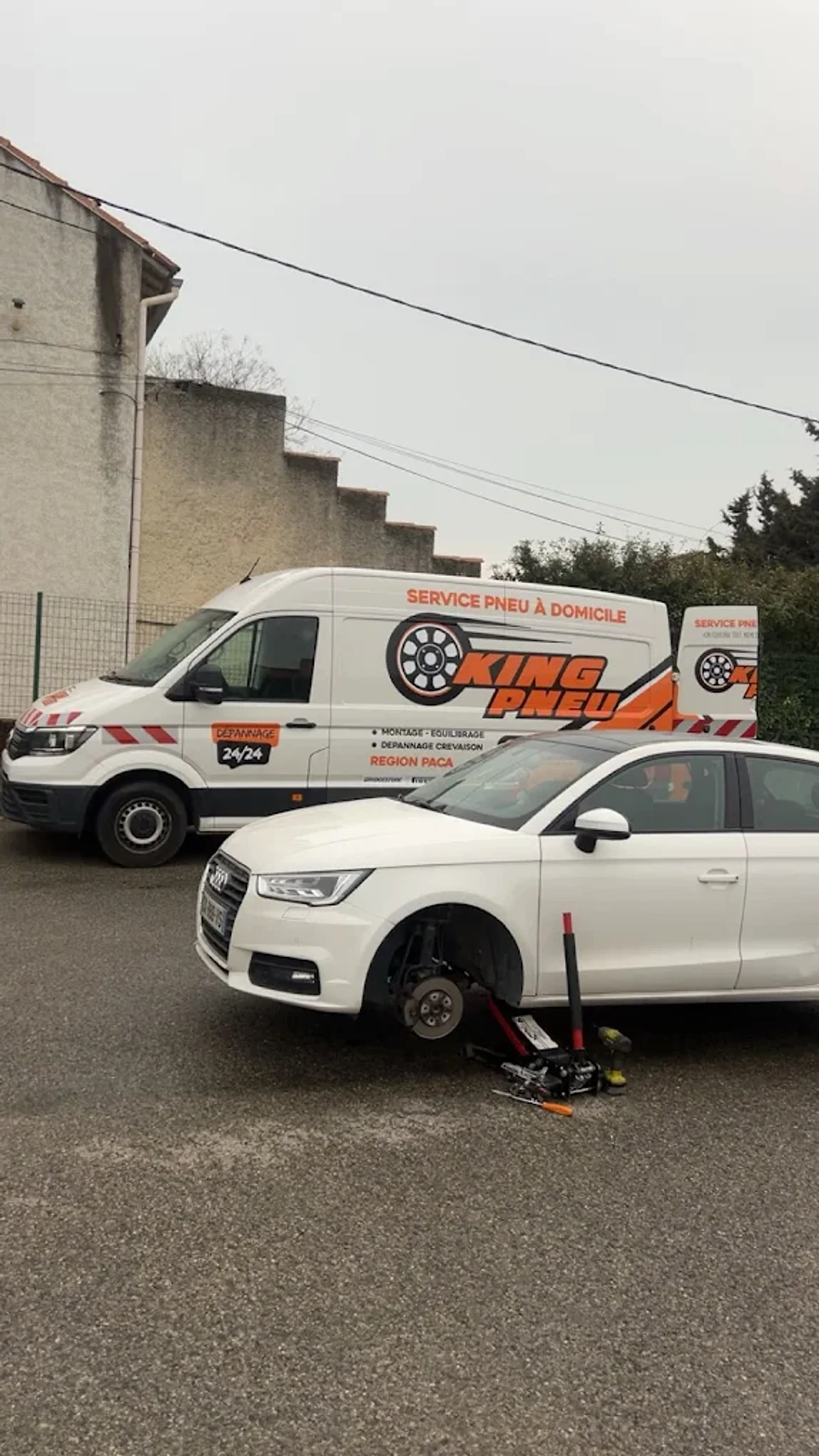 Camion King Pneu en intervention pour changement de pneu &agrave; domicile
