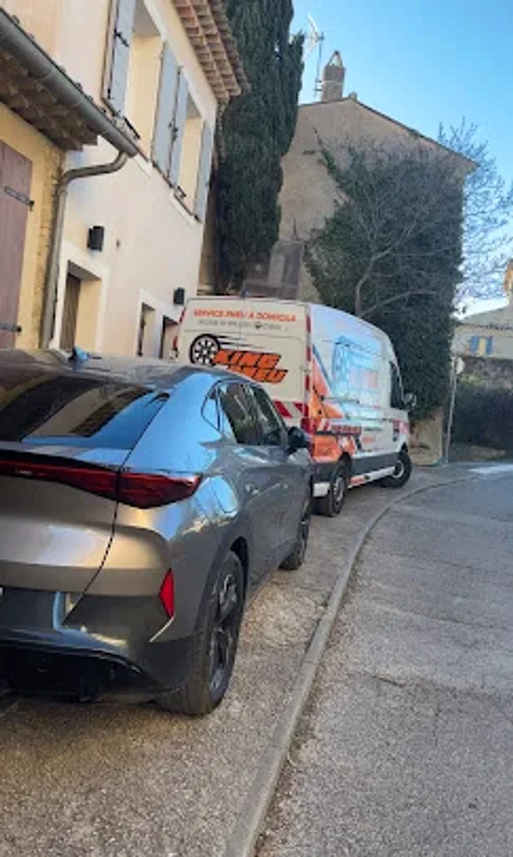 Camion King Pneu en intervention dans une rue en PACA